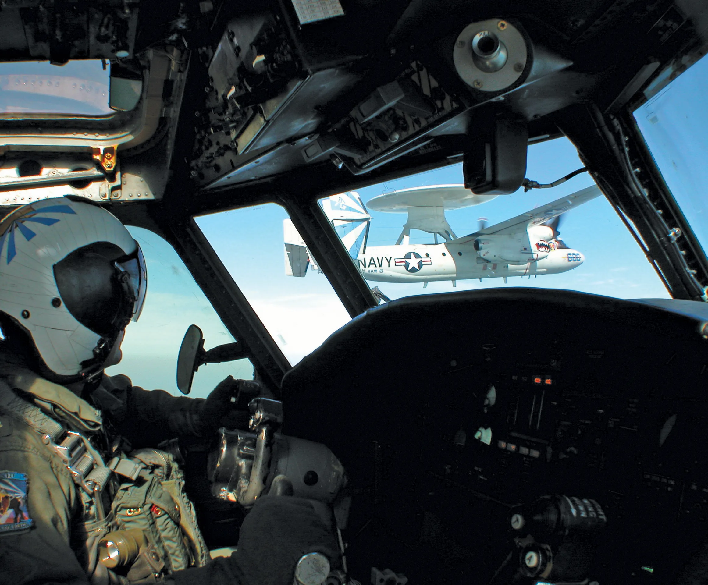CDR Bobby Hanvey ’00, USNR (Ret.), flying formation over the Persian Gulf while on deployment in 2004